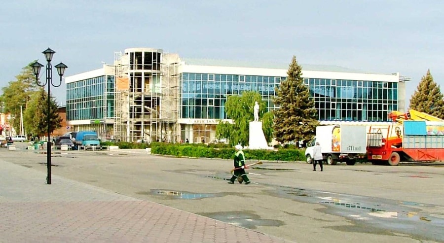 НА СНИМКЕ: этап строительства торгового-развлекательного центра "ГАРМОНИЯ" от 29.04.2008 года