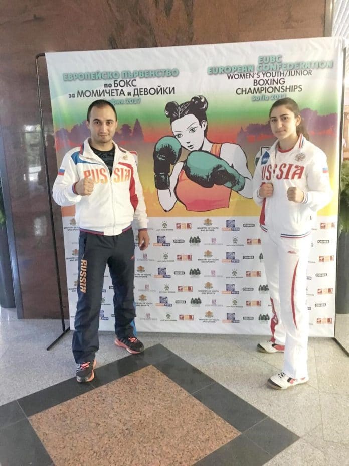 Нуне Асатрян со своим тренером Рафиком Гукасяном
