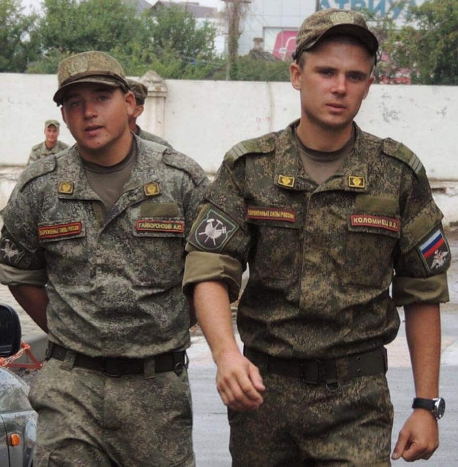 Два солдата