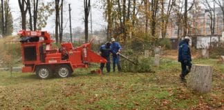 ГОРОД ТРУДИТСЯ, ГОРОД ХОРОШЕЕТ