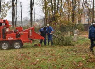 ГОРОД ТРУДИТСЯ, ГОРОД ХОРОШЕЕТ